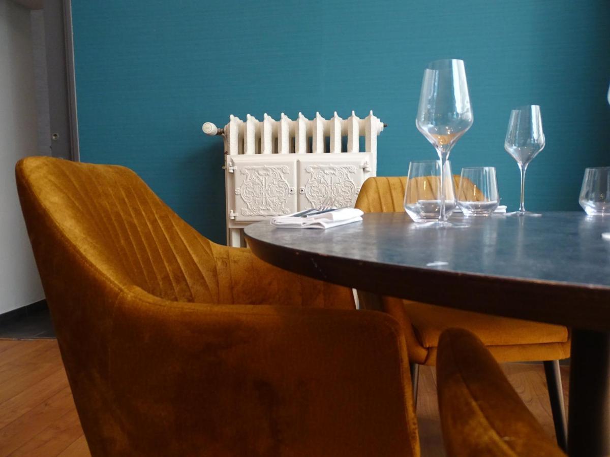 Table de salle à manger en bois avec pieds en croix - Dublin